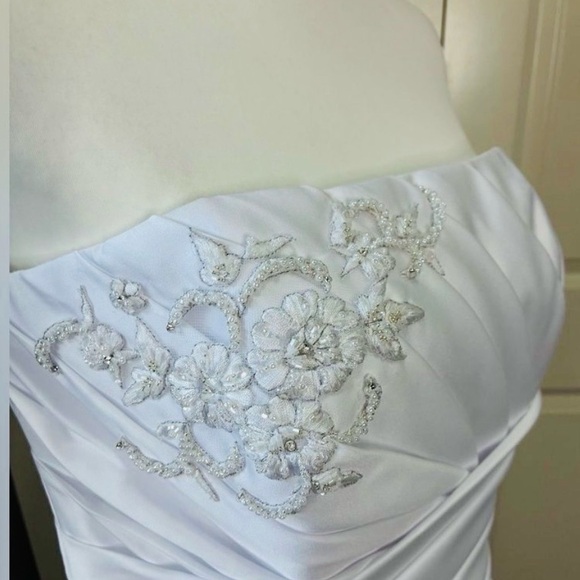 David’s Bridal Wedding Dress Size 12-14 White Strapless Satin Beaded LNWT - Picture 5 of 16
